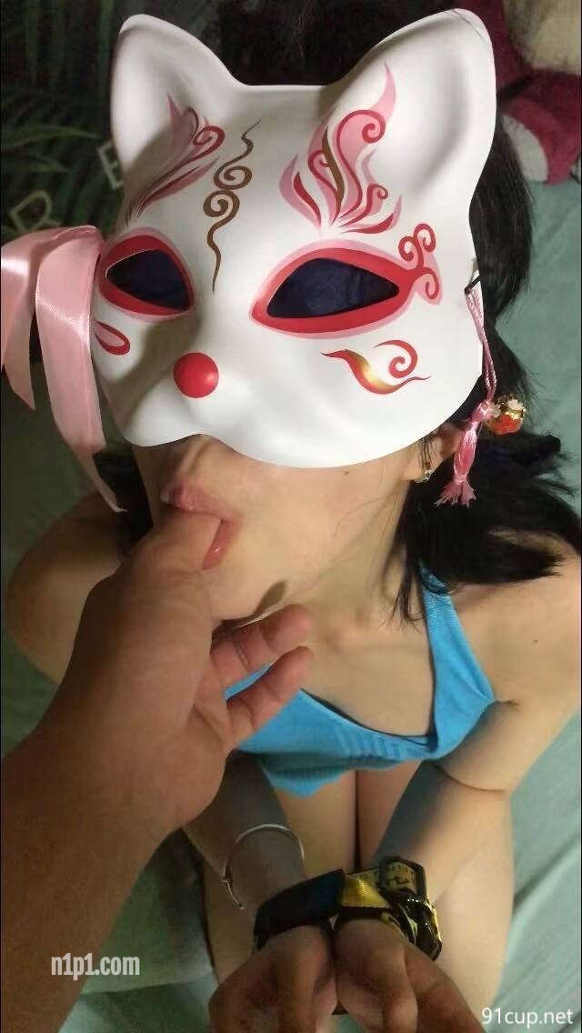 (4)