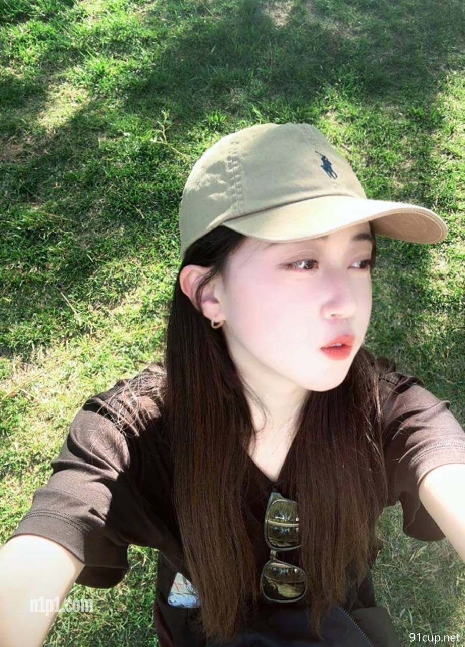 粉红阴洞韵味美少妇一副小三脸，露脸性爱被土豪啪啪 [7P+4V/290MB]