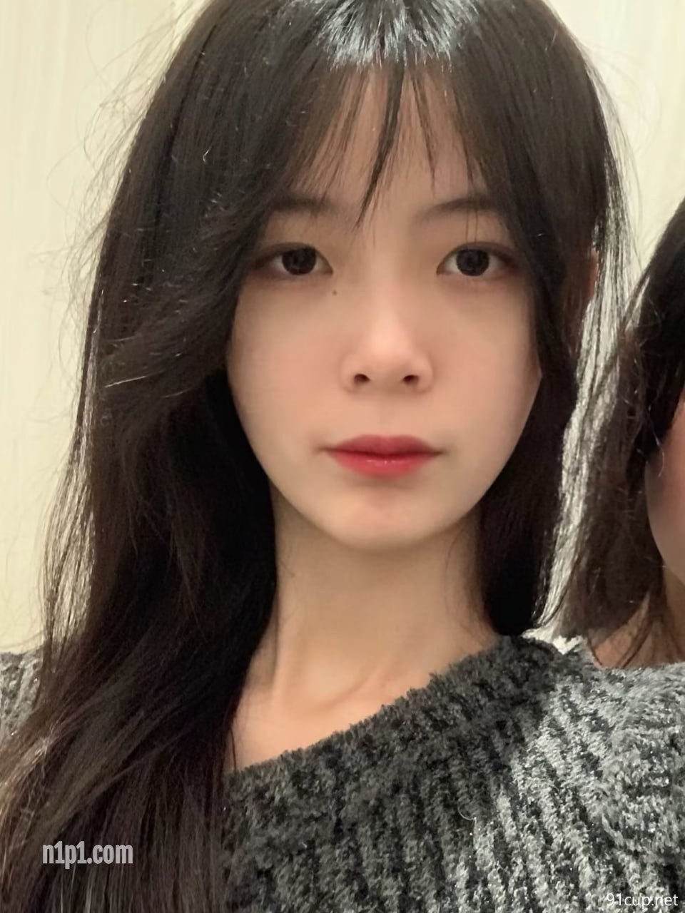 超赞蜜桃臀尤物少妇人妻，魔鬼身材白虎粉逼暴力后入翘臀，有的女人看起来端庄实记上淫荡淫荡不堪 [6P+4V/208MB]